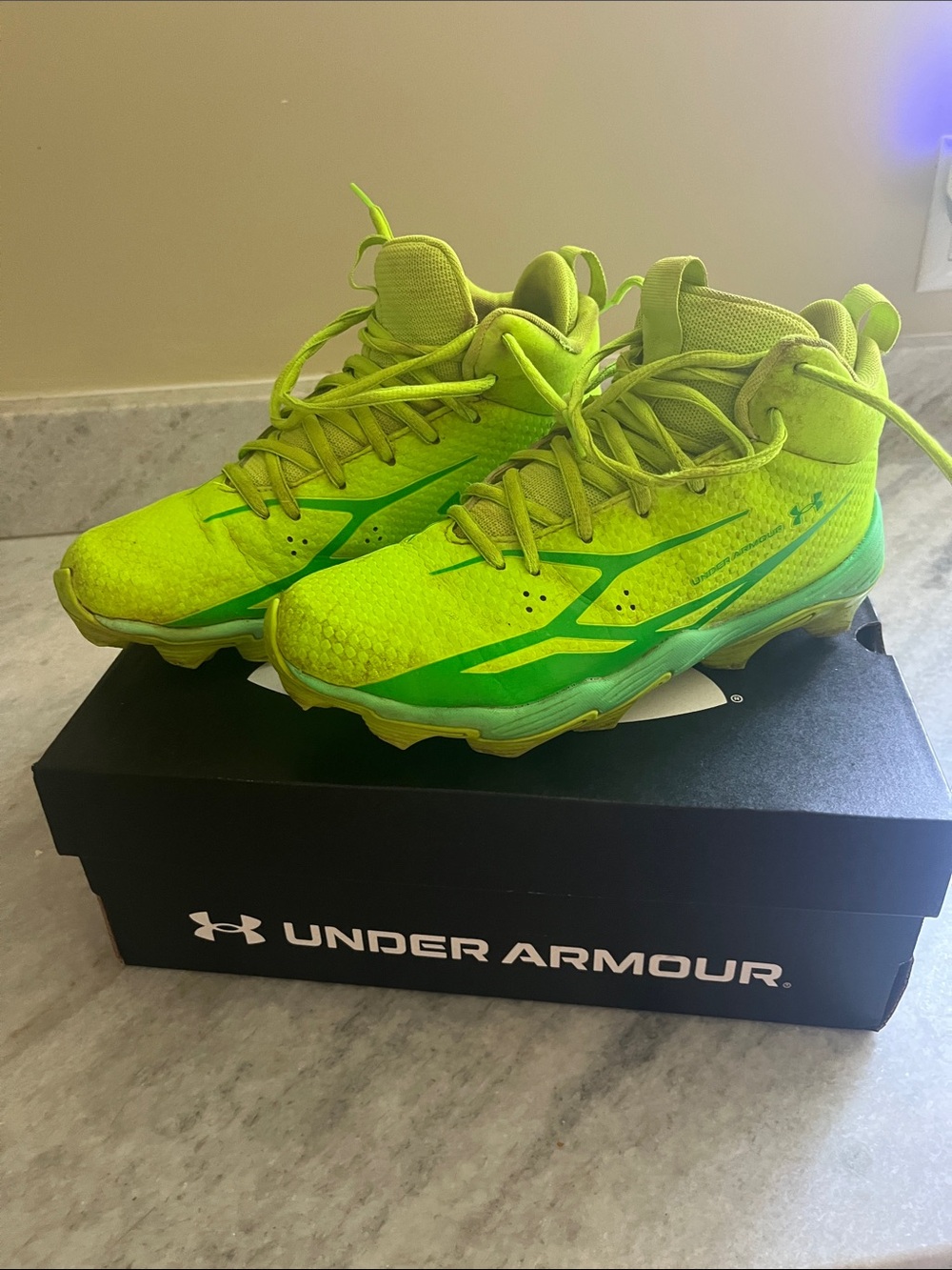 Under Armour Kids' Neon Yellow-Green Soccer Cleats